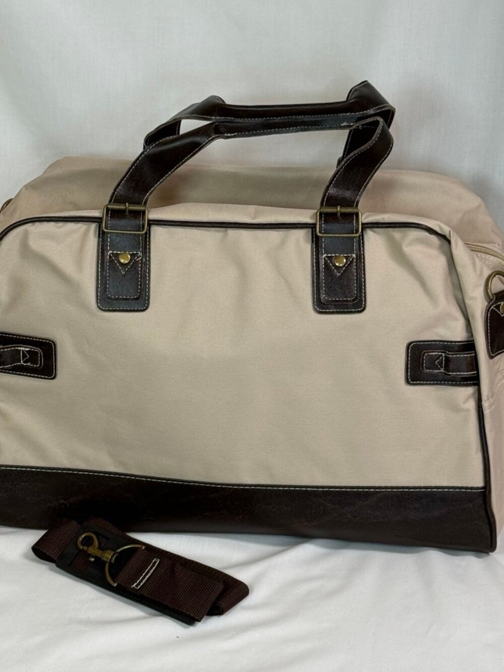 NWT GNBI Duffle Gym Carry On Weekender Travel Bag - Tan and Brown - Nice!